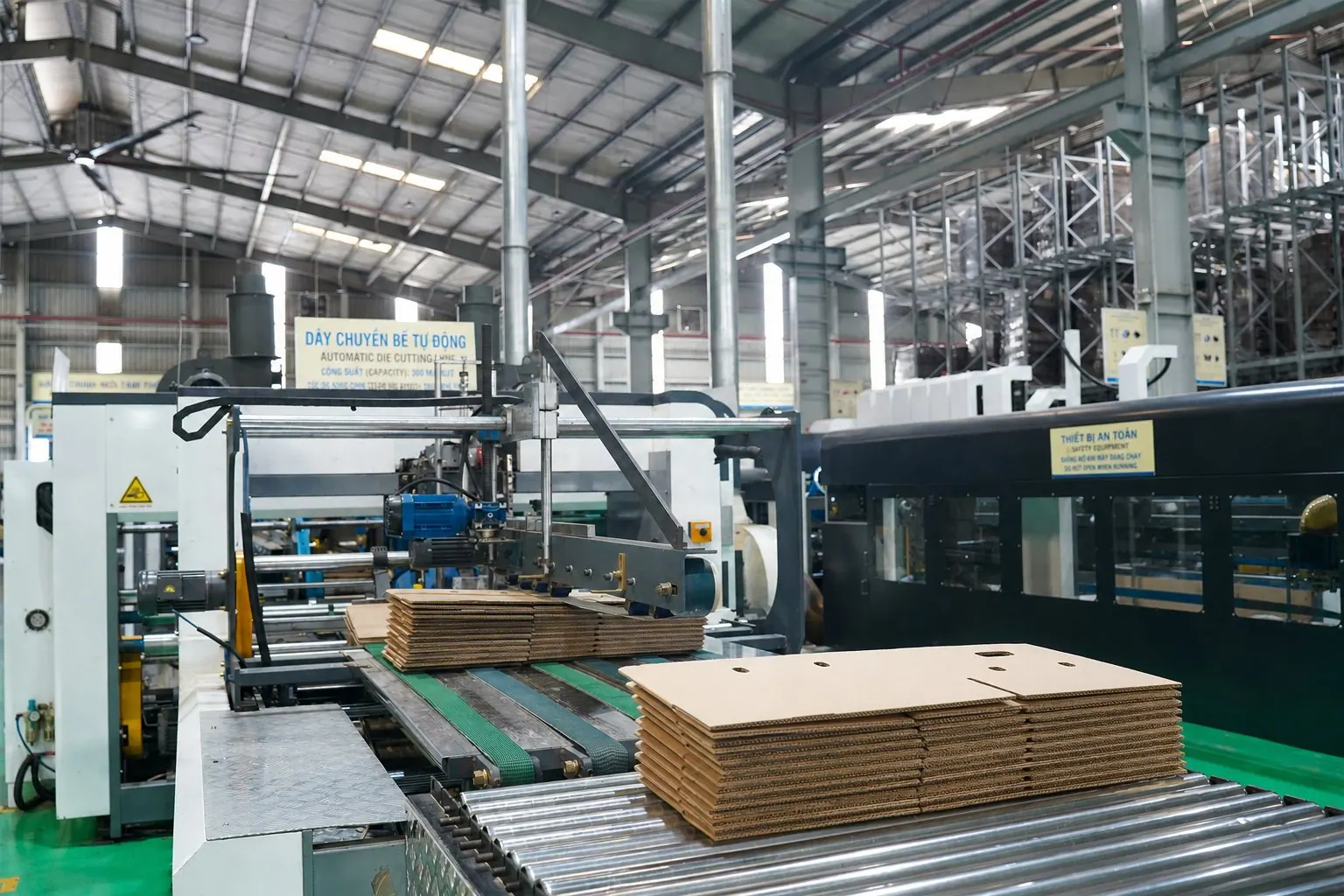 Die-cutting machine for custom carton box production