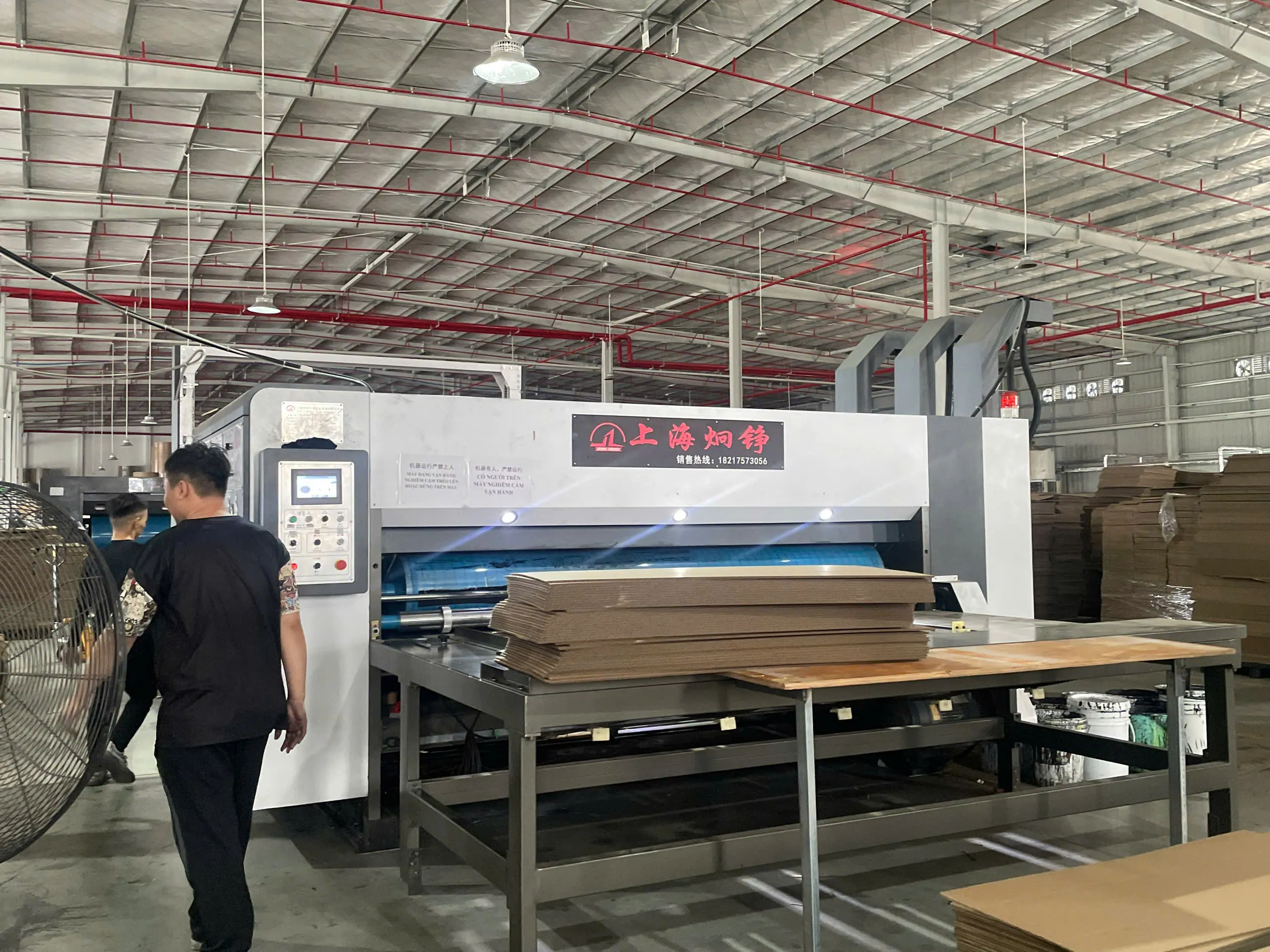 Slitter scorer machine for corrugated board production